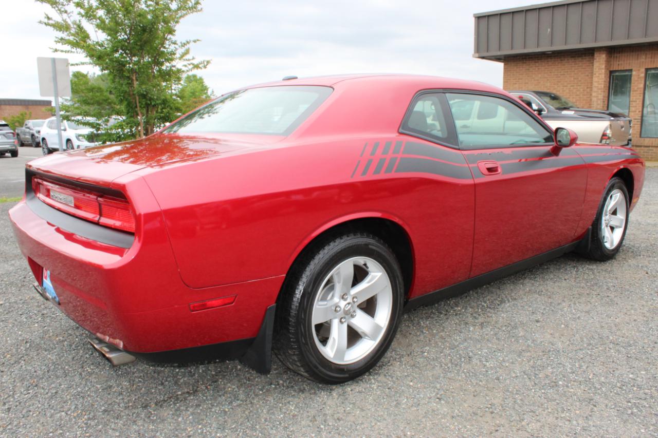 Dodge Challenger SE 2010