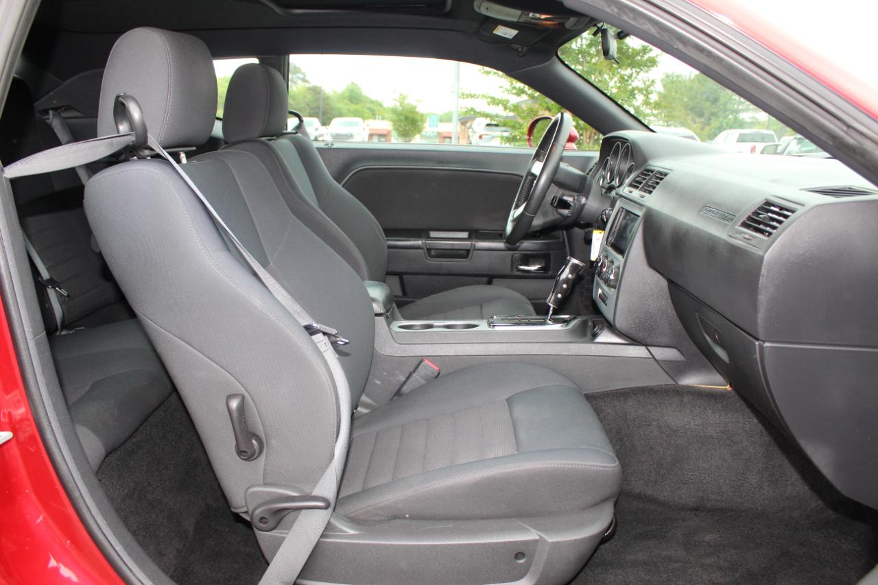 Dodge Challenger SE 2010