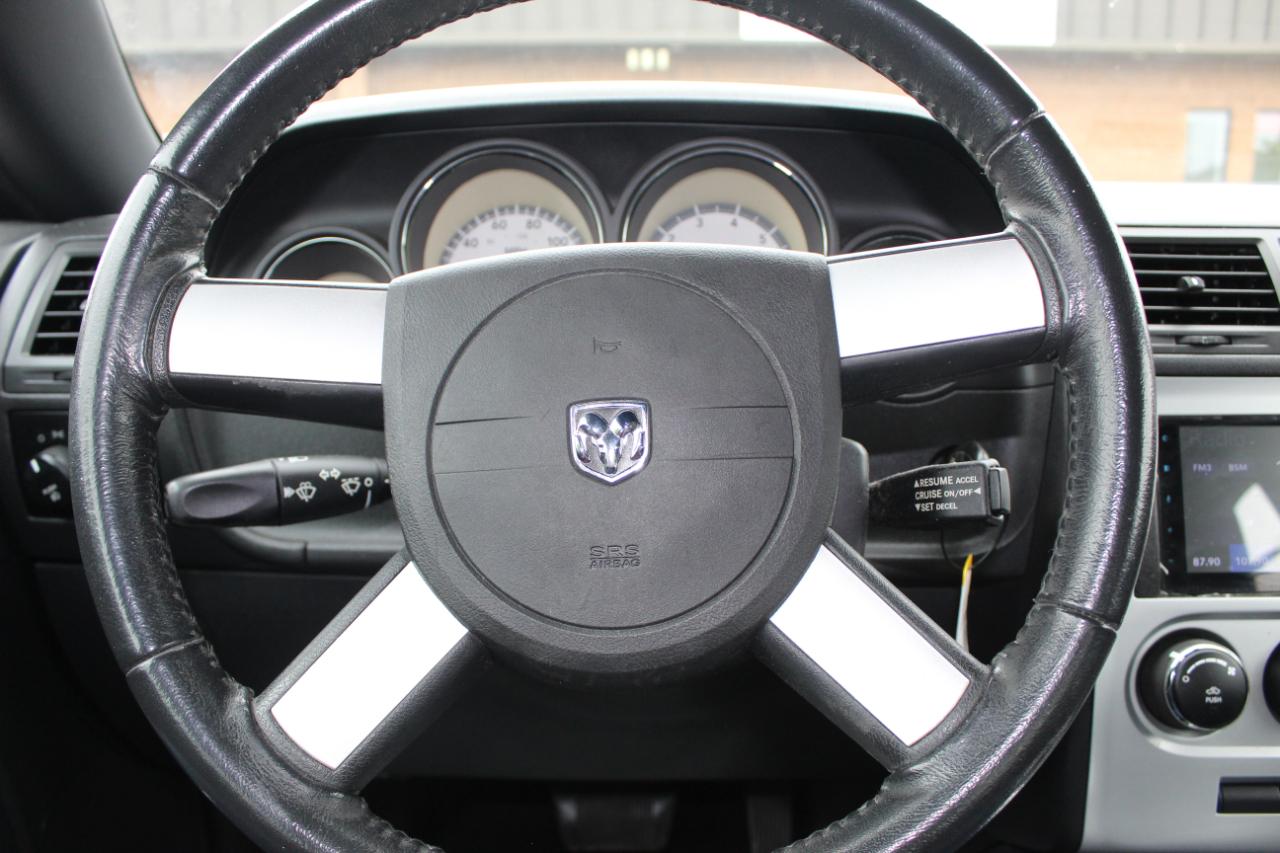 Dodge Challenger SE 2010