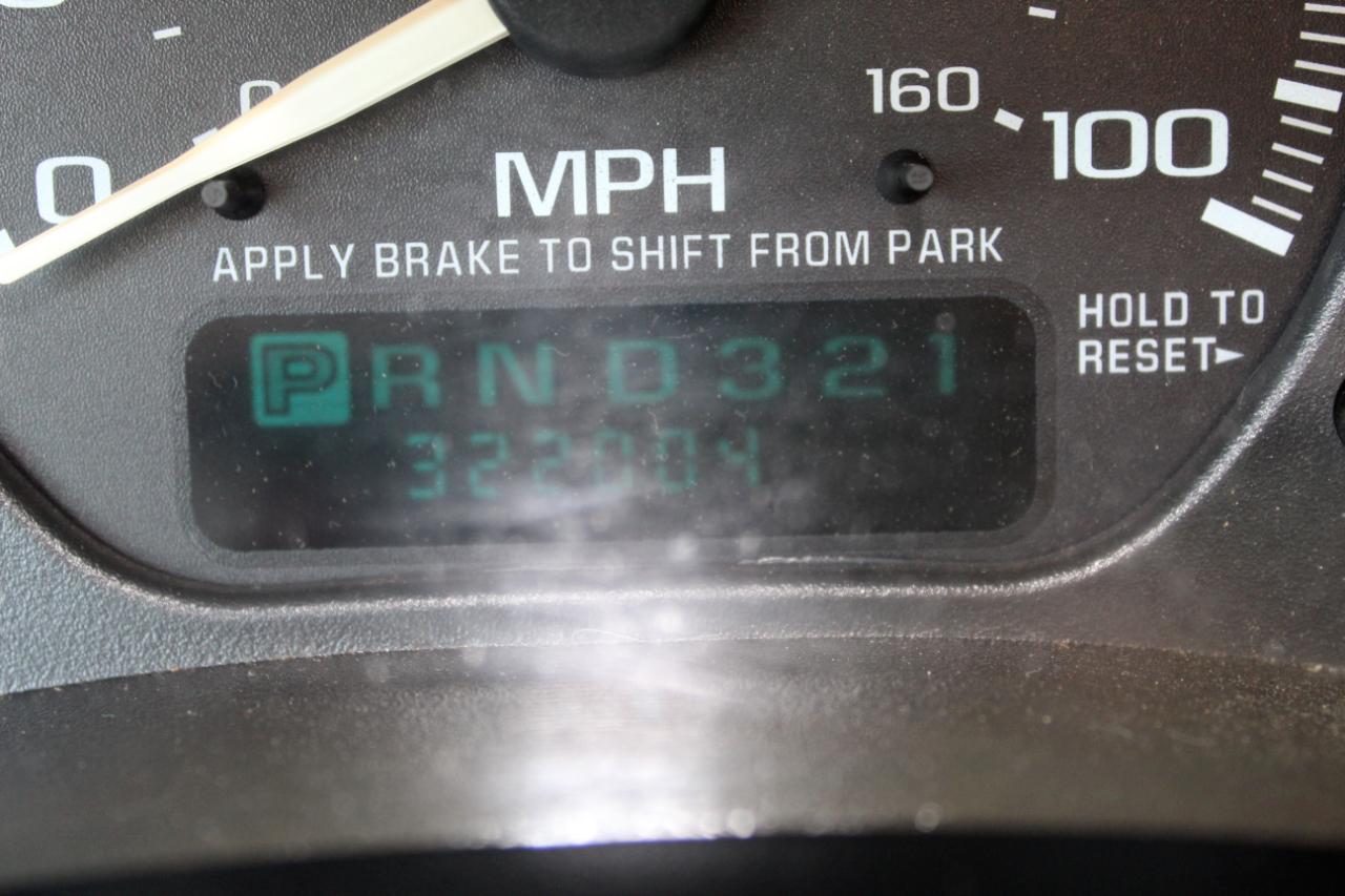 Chevrolet Suburban 1500 2WD 2002