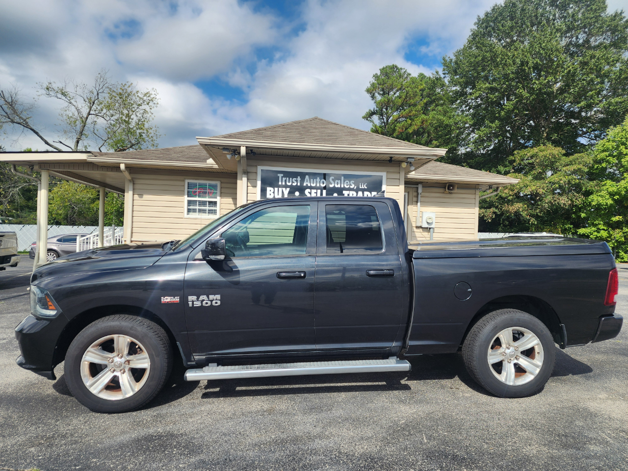 2015 RAM 1500 2WD Quad Cab 140.5" Sport
