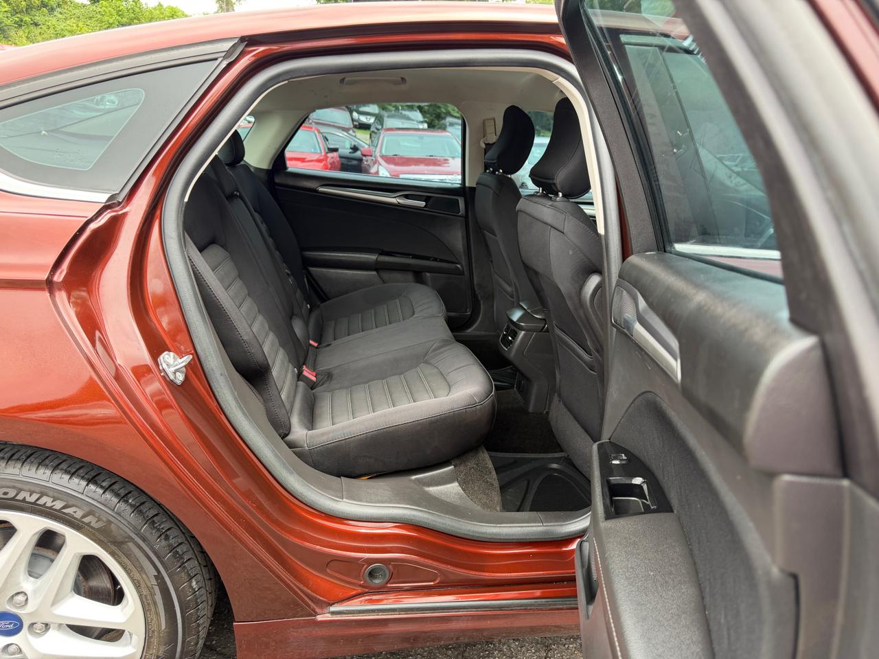 Ford Fusion SE 2015