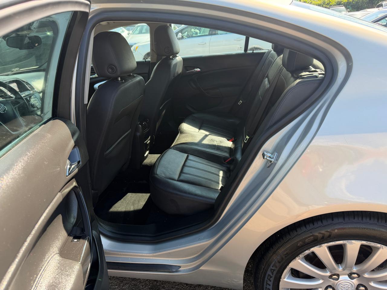 Buick Regal CXL 2011