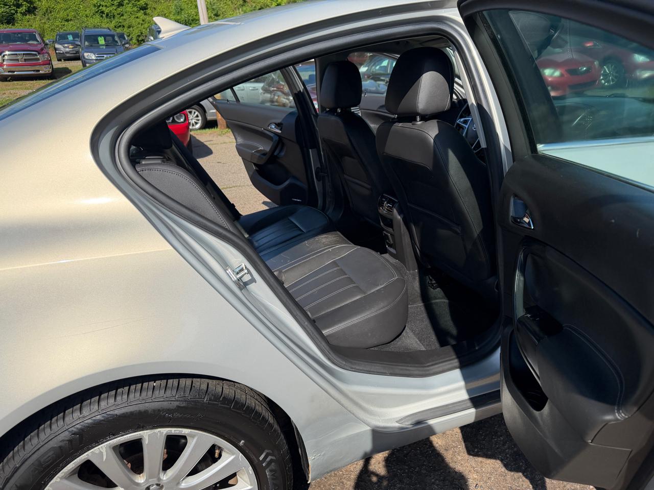 Buick Regal CXL 2011
