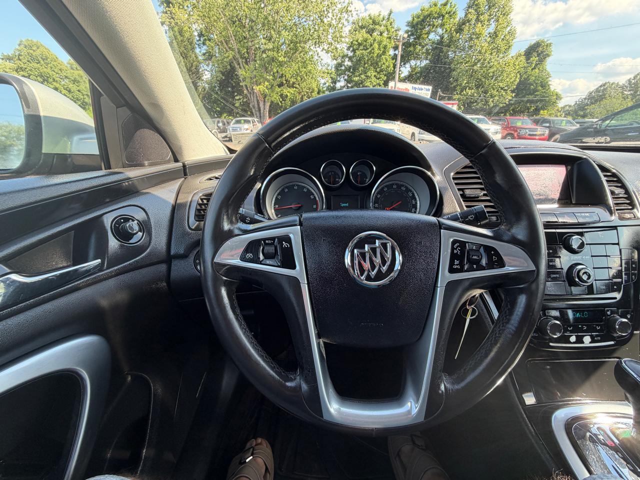 Buick Regal CXL 2011