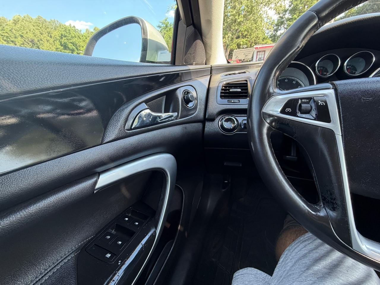 Buick Regal CXL 2011