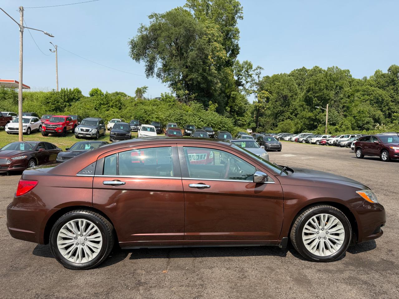 Chrysler 200  2012