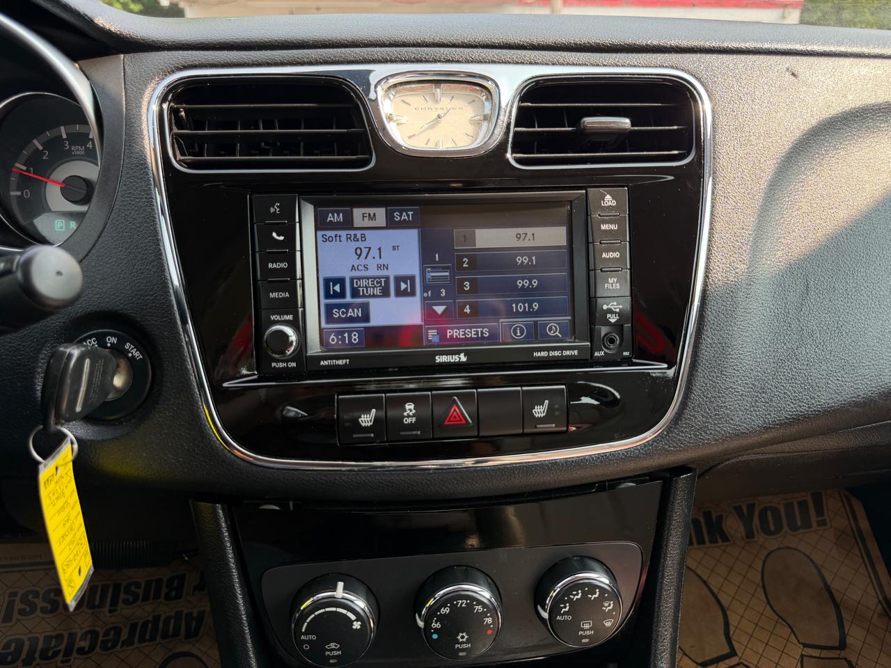 Chrysler 200  2012