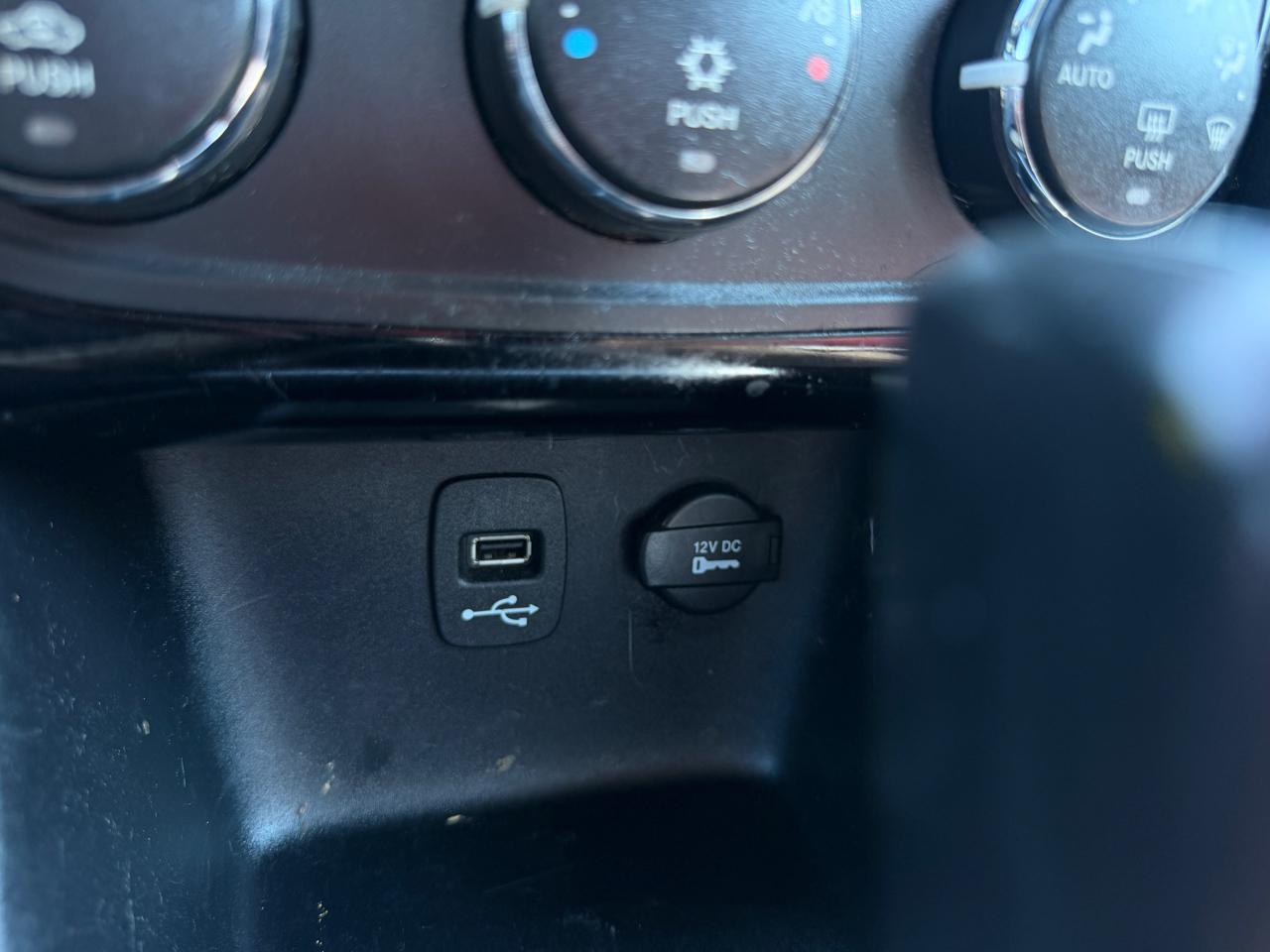 Chrysler 200  2012