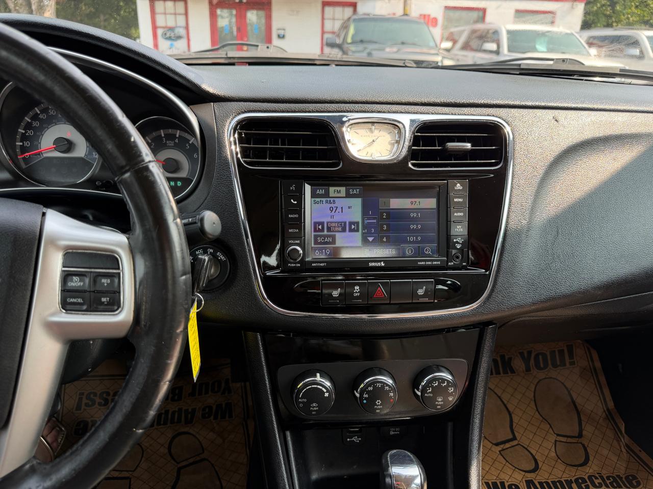 Chrysler 200  2012
