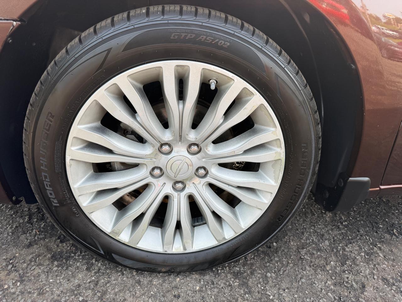 Chrysler 200  2012
