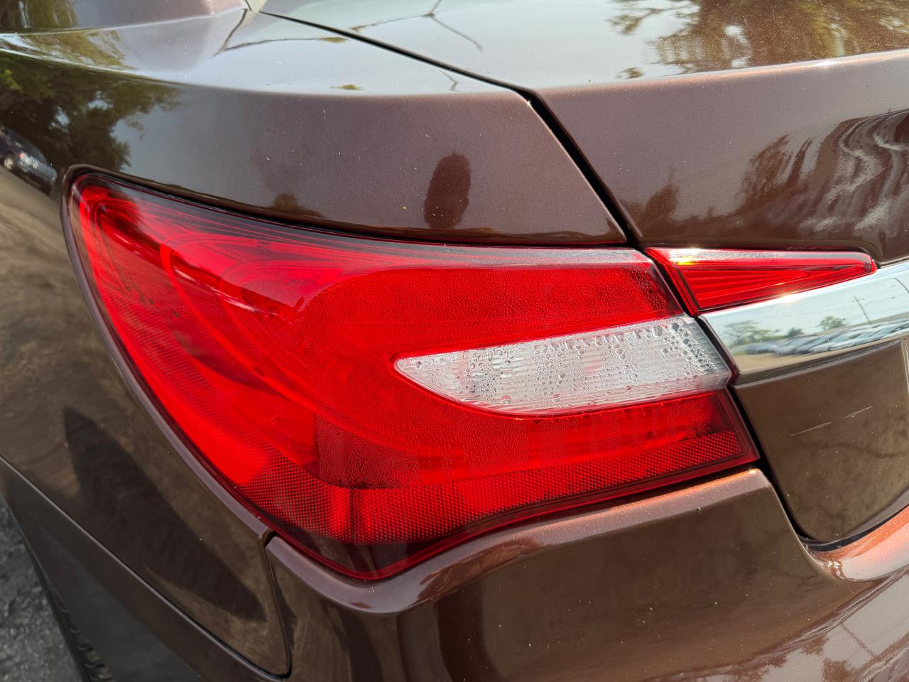 Chrysler 200  2012