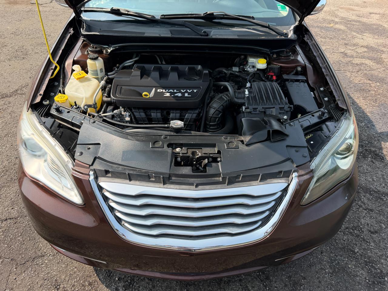 Chrysler 200  2012