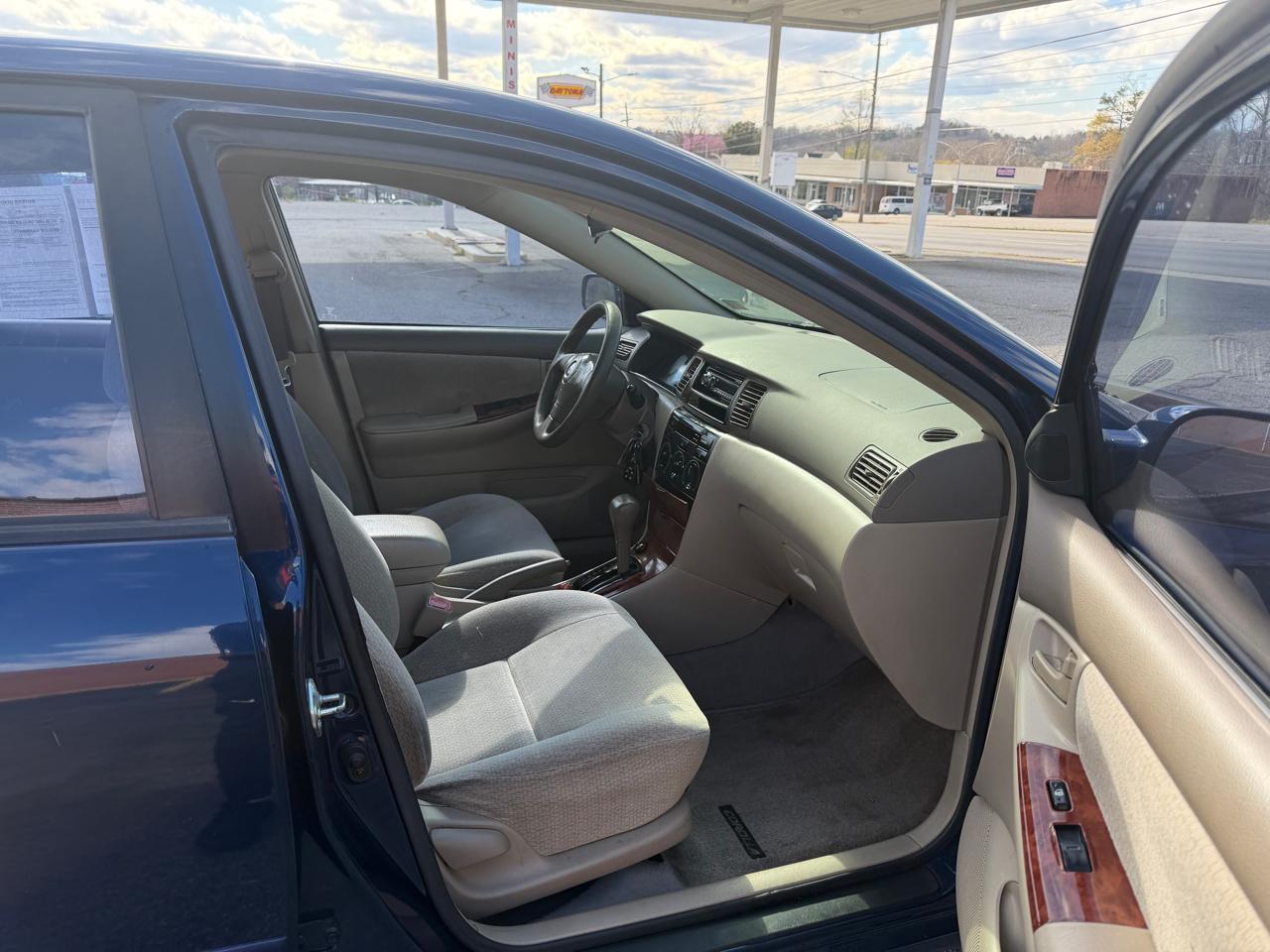 Toyota Corolla LE 2004