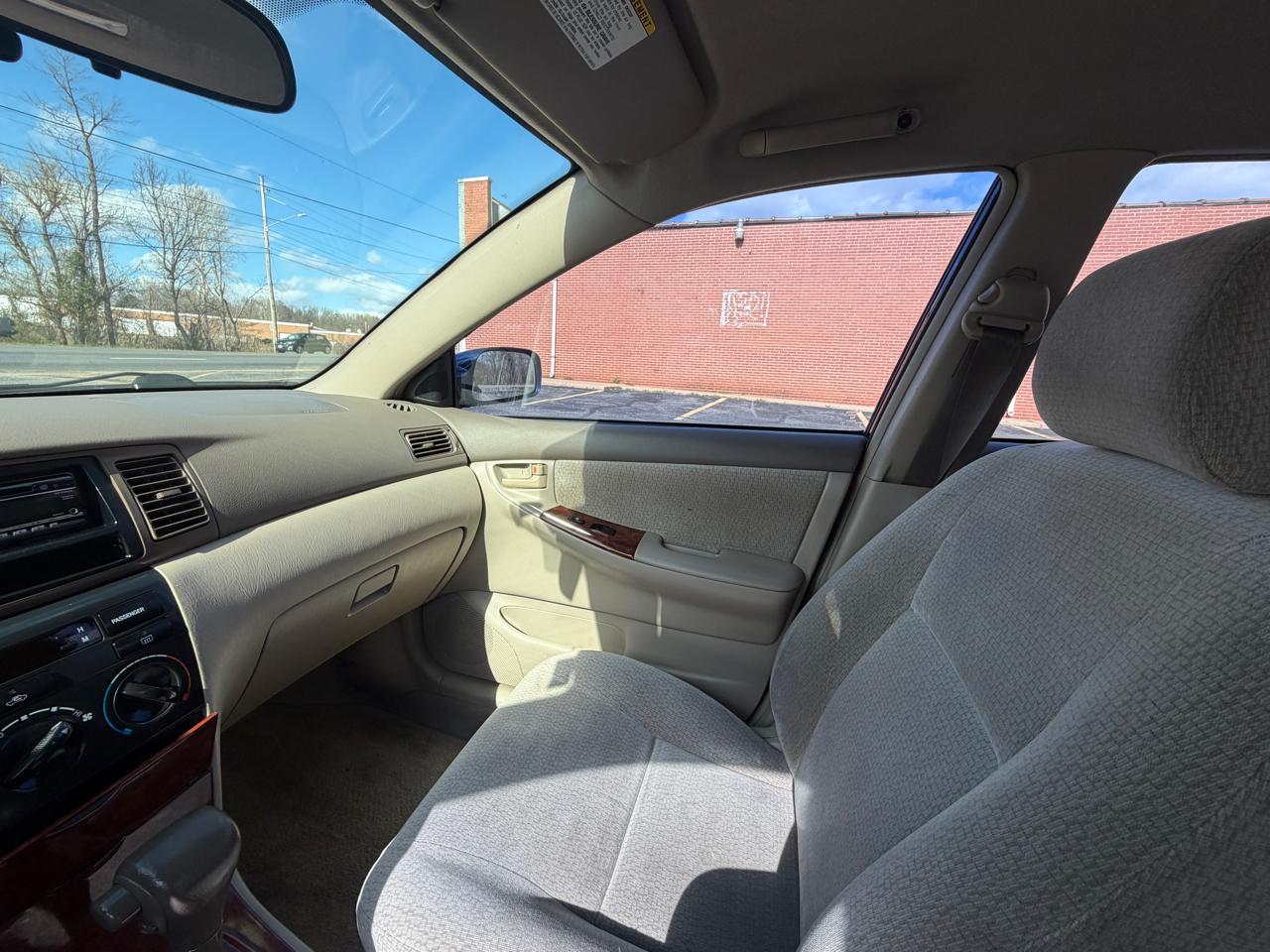 Toyota Corolla LE 2004