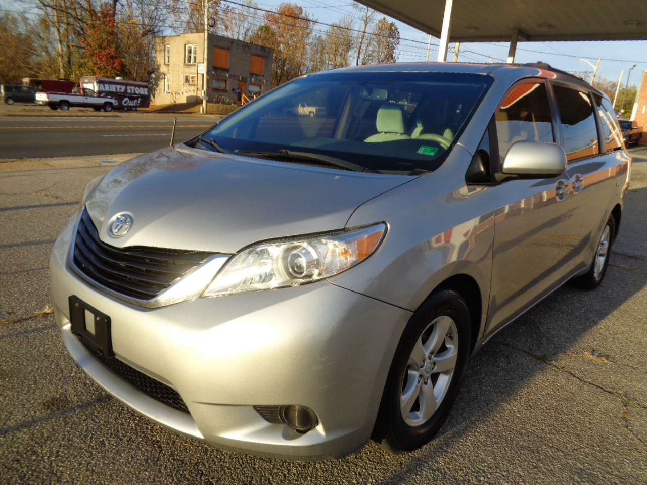 Toyota Sienna LE FWD 8-Passenger V6 2012