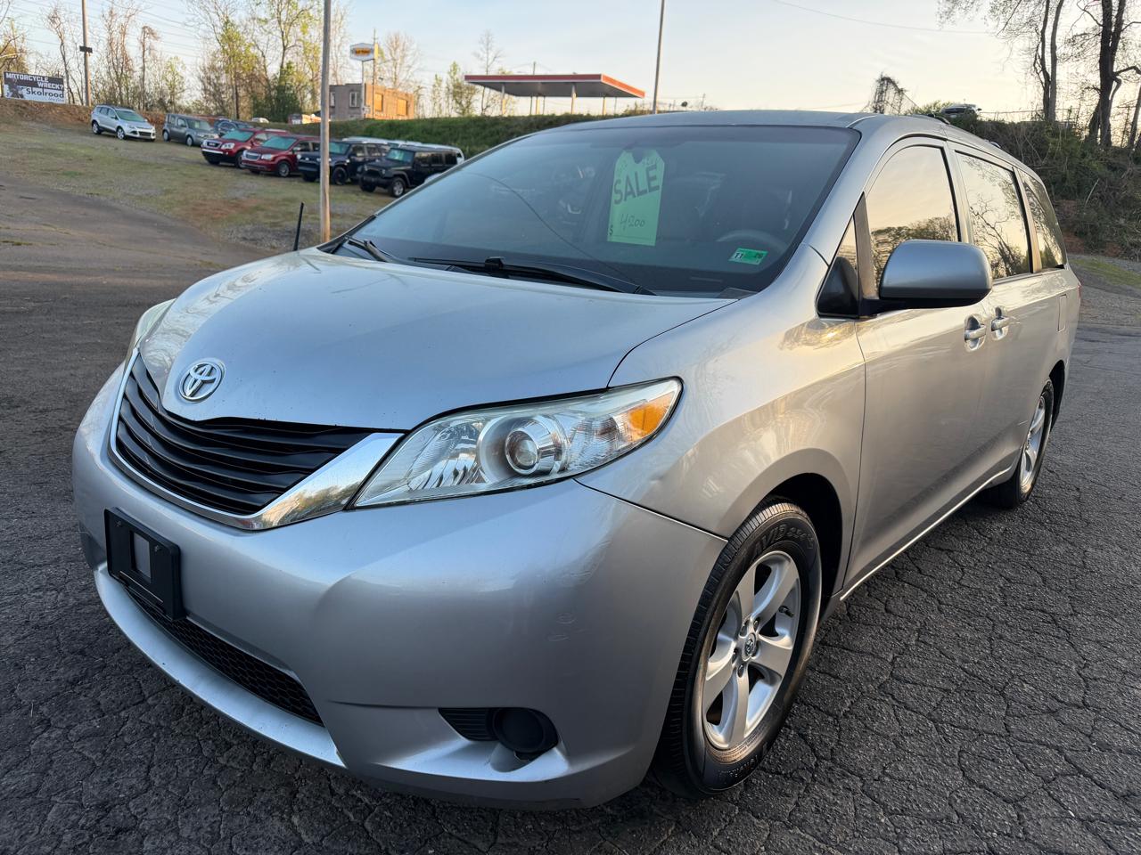 Toyota Sienna LE FWD 8-Passenger V6 2012