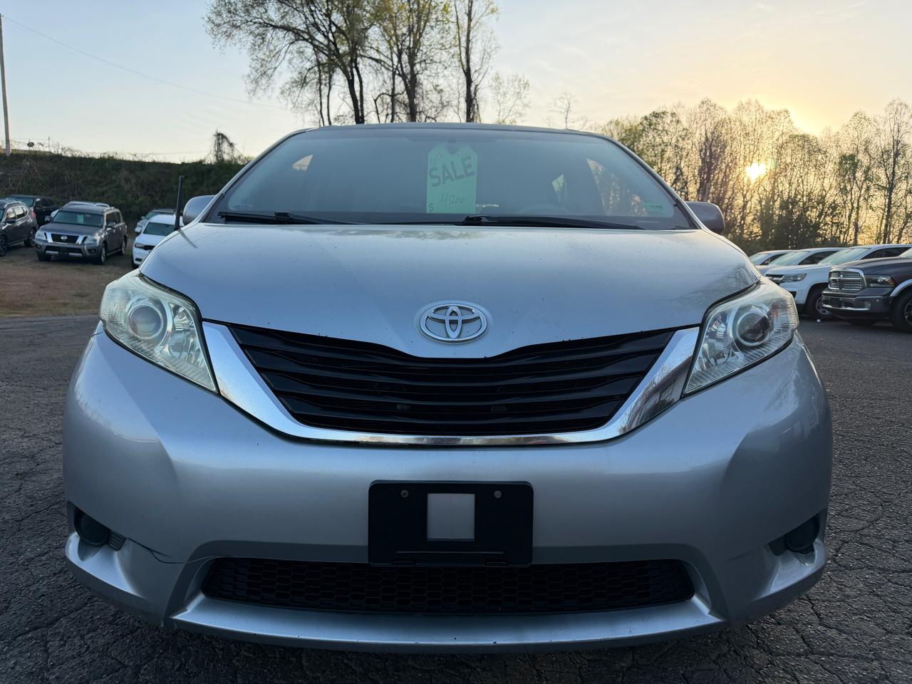Toyota Sienna LE FWD 8-Passenger V6 2012