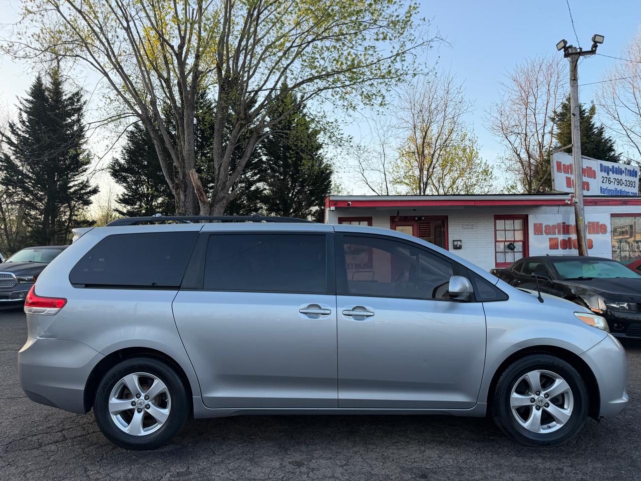 Toyota Sienna LE FWD 8-Passenger V6 2012