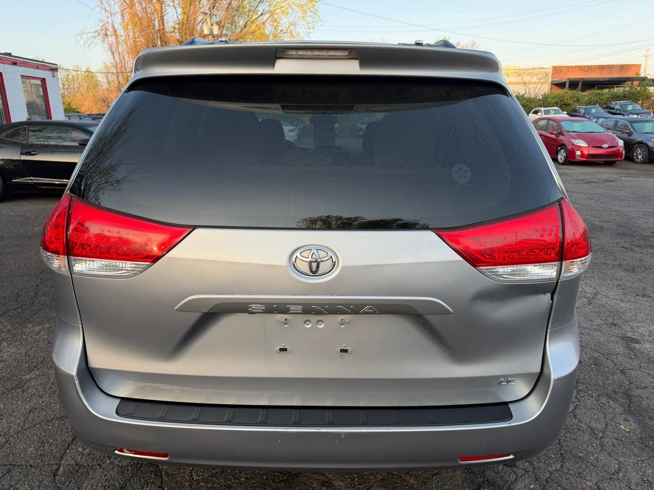 Toyota Sienna LE FWD 8-Passenger V6 2012