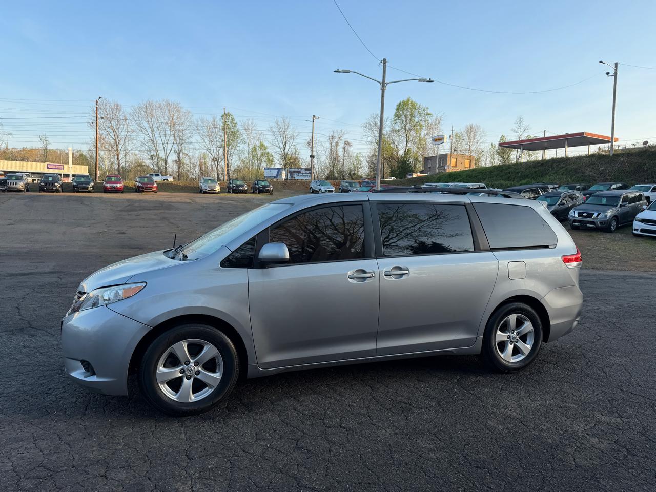 Toyota Sienna LE FWD 8-Passenger V6 2012