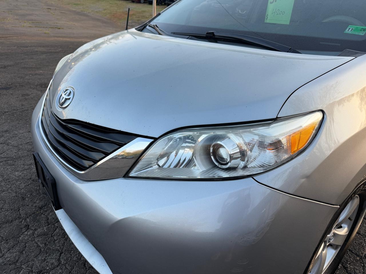 Toyota Sienna LE FWD 8-Passenger V6 2012