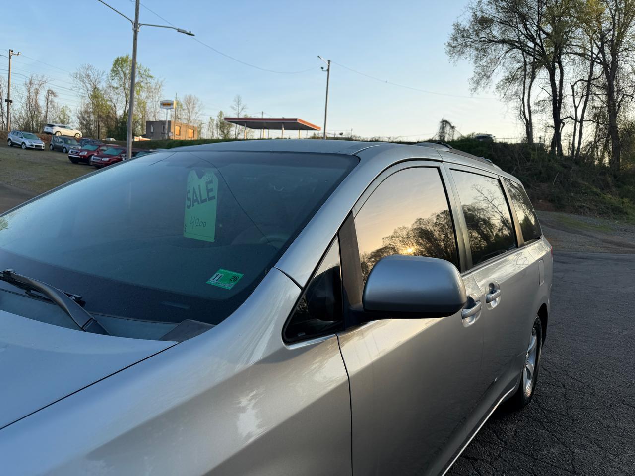 Toyota Sienna LE FWD 8-Passenger V6 2012