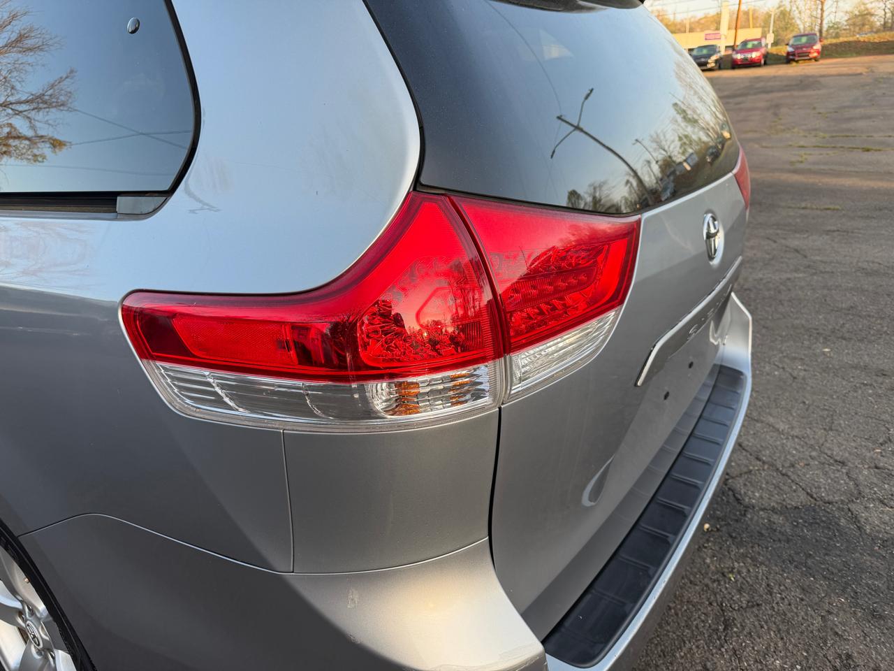 Toyota Sienna LE FWD 8-Passenger V6 2012