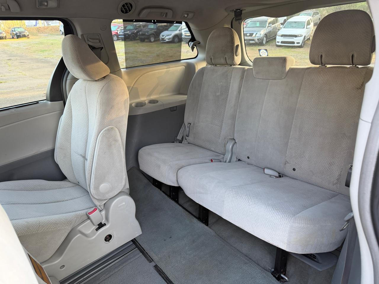 Toyota Sienna LE FWD 8-Passenger V6 2012