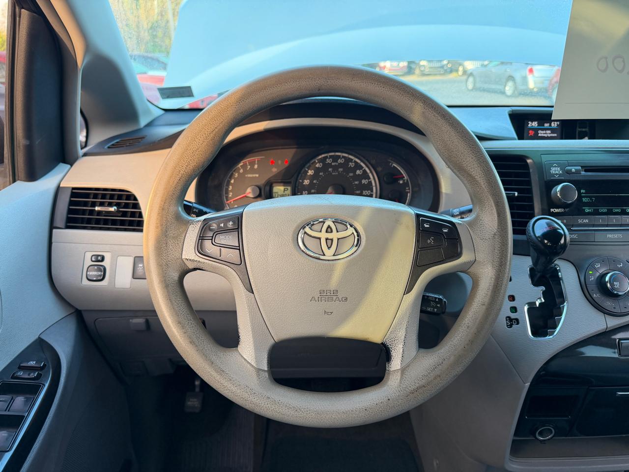 Toyota Sienna LE FWD 8-Passenger V6 2012