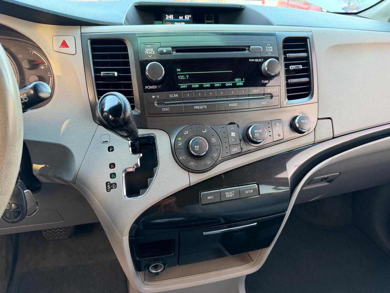 Toyota Sienna LE FWD 8-Passenger V6 2012