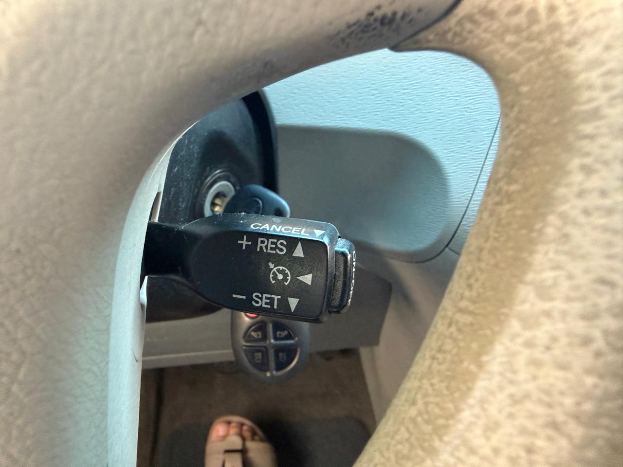 Toyota Sienna LE FWD 8-Passenger V6 2012