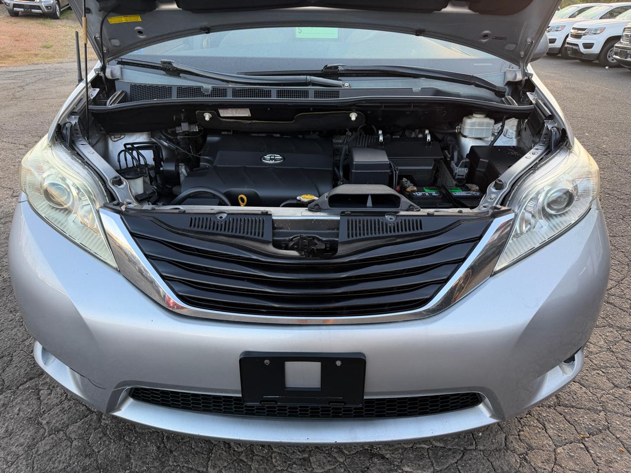 Toyota Sienna LE FWD 8-Passenger V6 2012