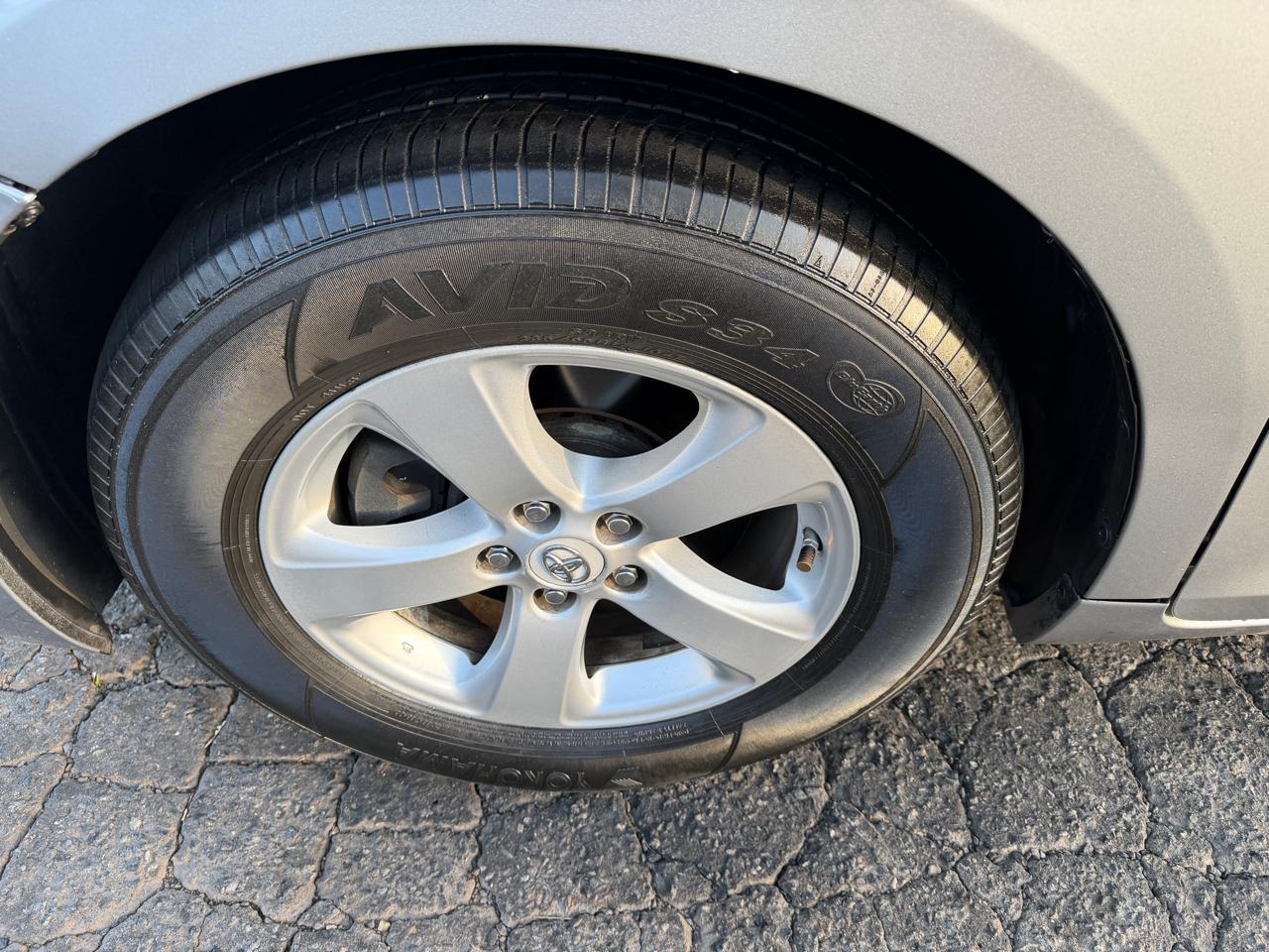 Toyota Sienna LE FWD 8-Passenger V6 2012