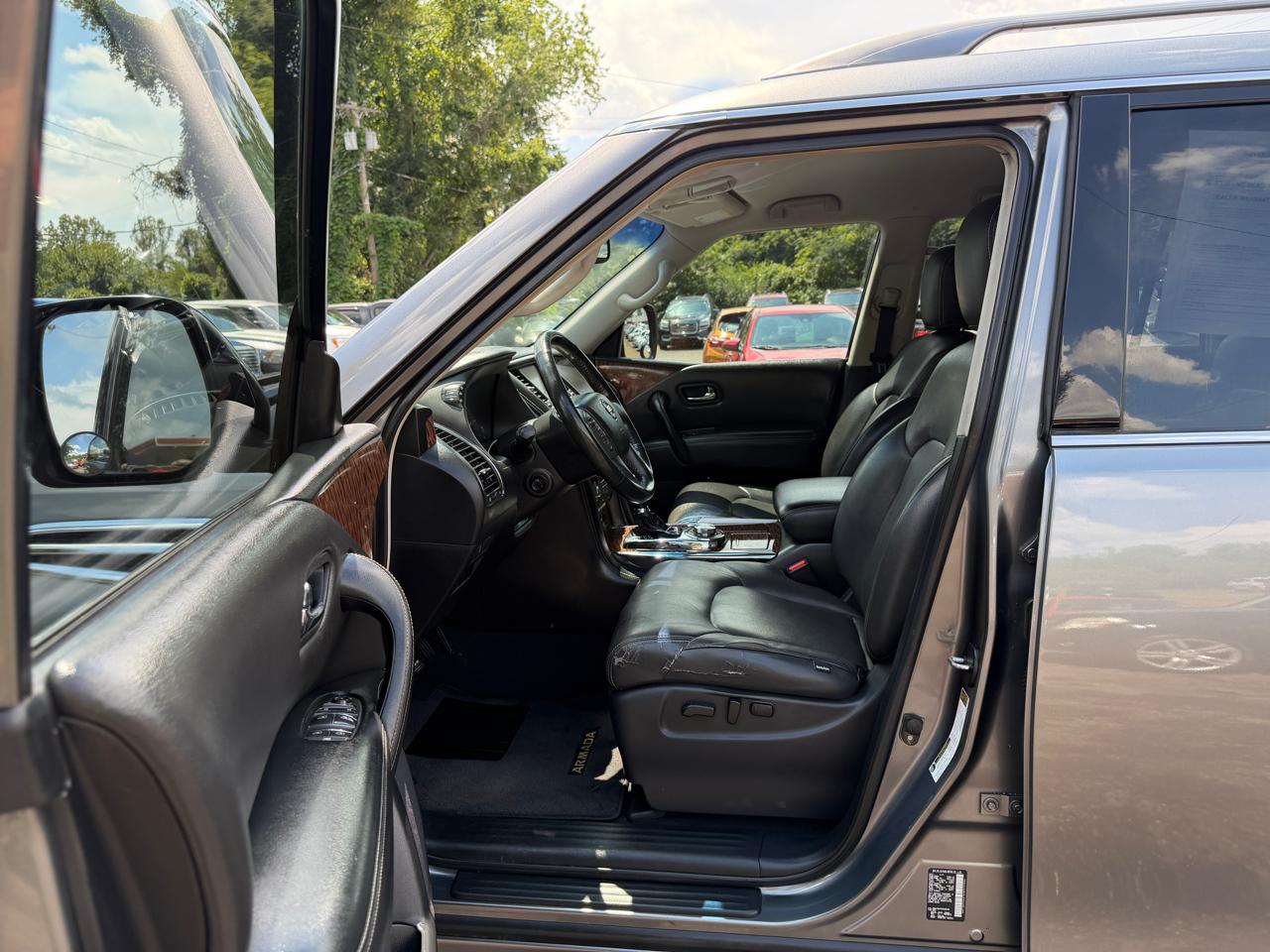 Nissan Armada Platinum AWD 2017