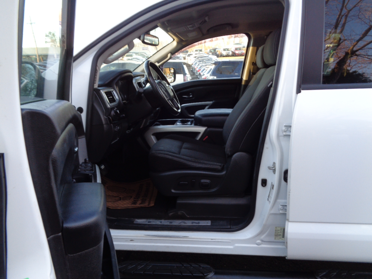 Nissan Titan Platinum Reserve Crew Cab 2WD 2018