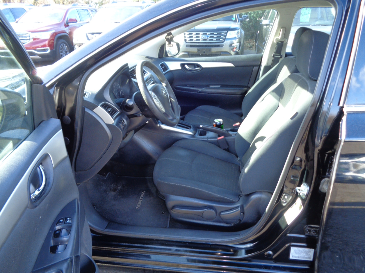 Nissan Sentra S 6MT 2017