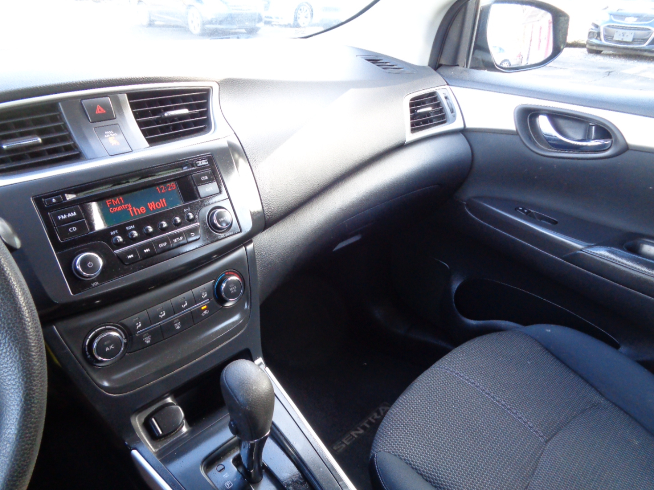 Nissan Sentra S 6MT 2017