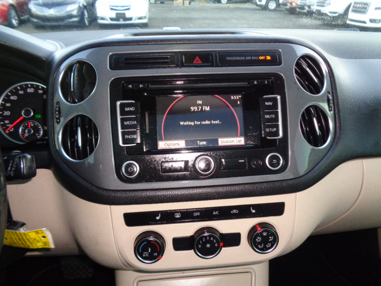 Volkswagen Tiguan S 2013