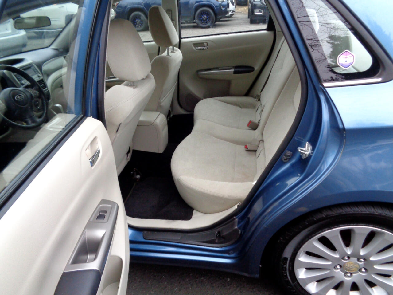 Subaru Impreza 2.5i Premium 4-Door 2010