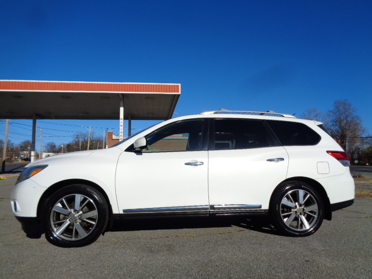 Nissan Pathfinder SV 4WD 2013