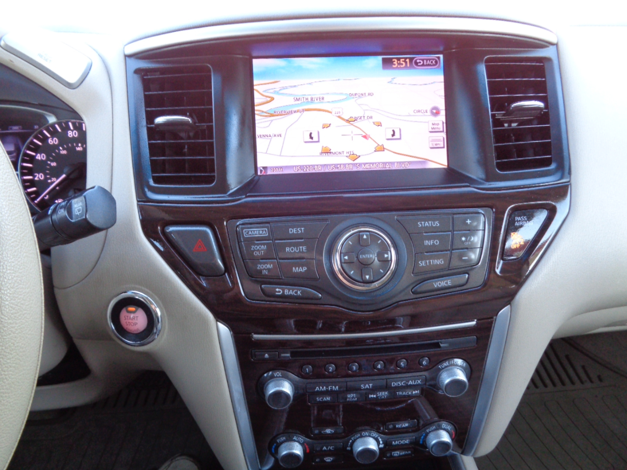 Nissan Pathfinder SV 4WD 2013