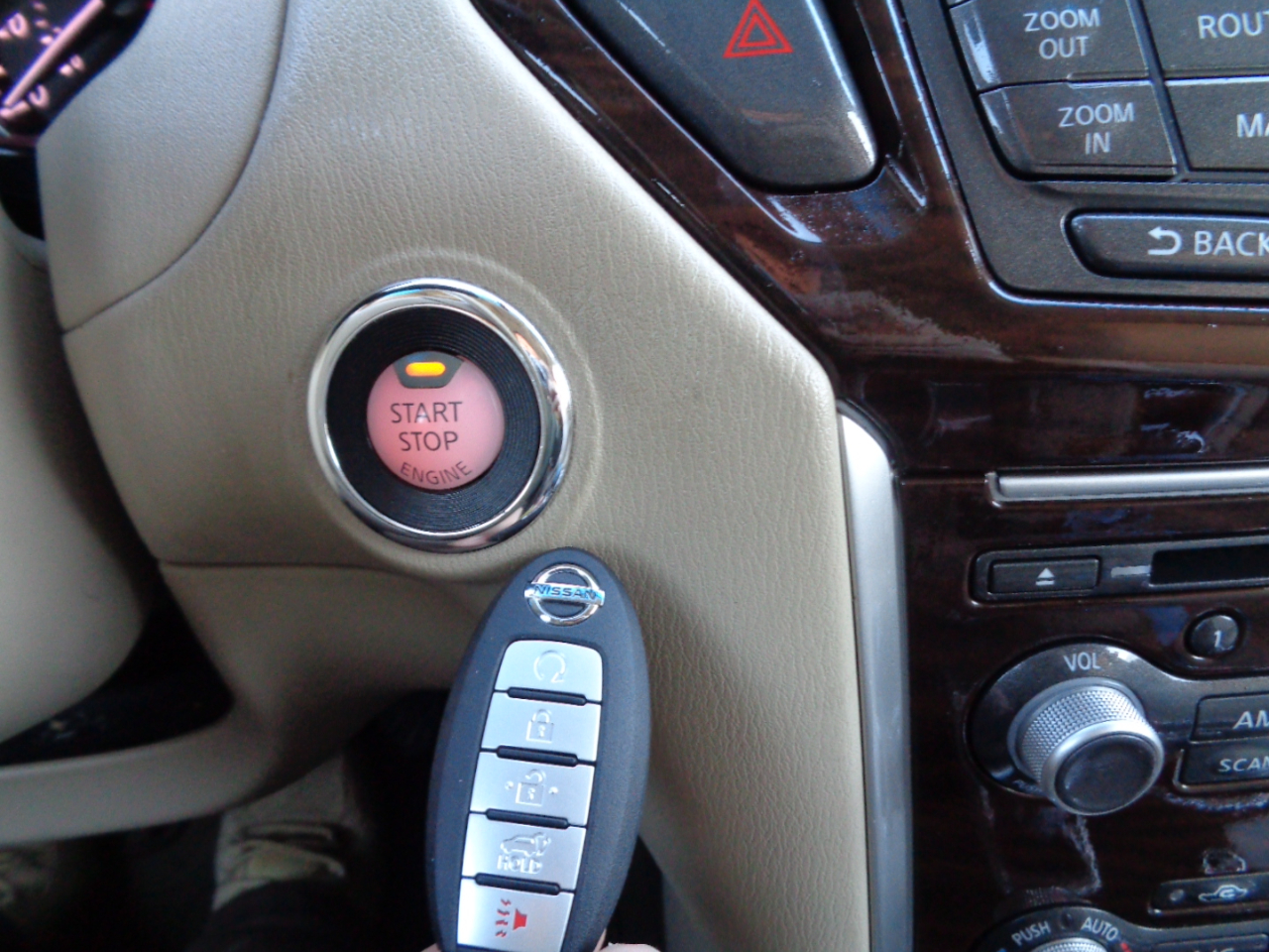 Nissan Pathfinder SV 4WD 2013