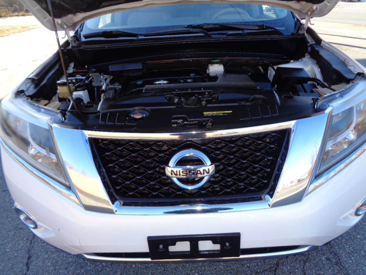 Nissan Pathfinder SV 4WD 2013