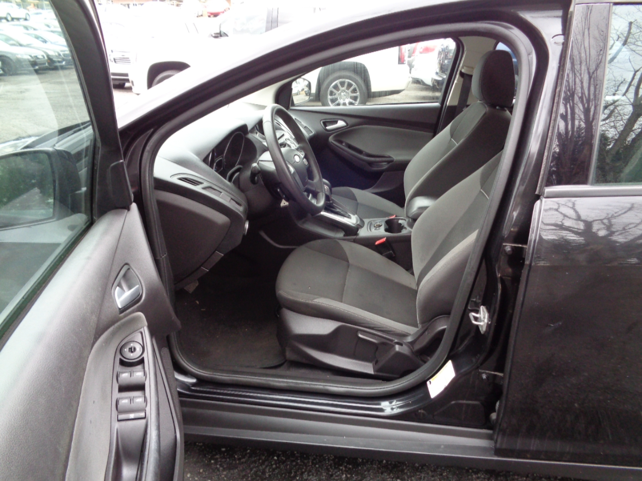 Ford Focus SE Sedan 2014