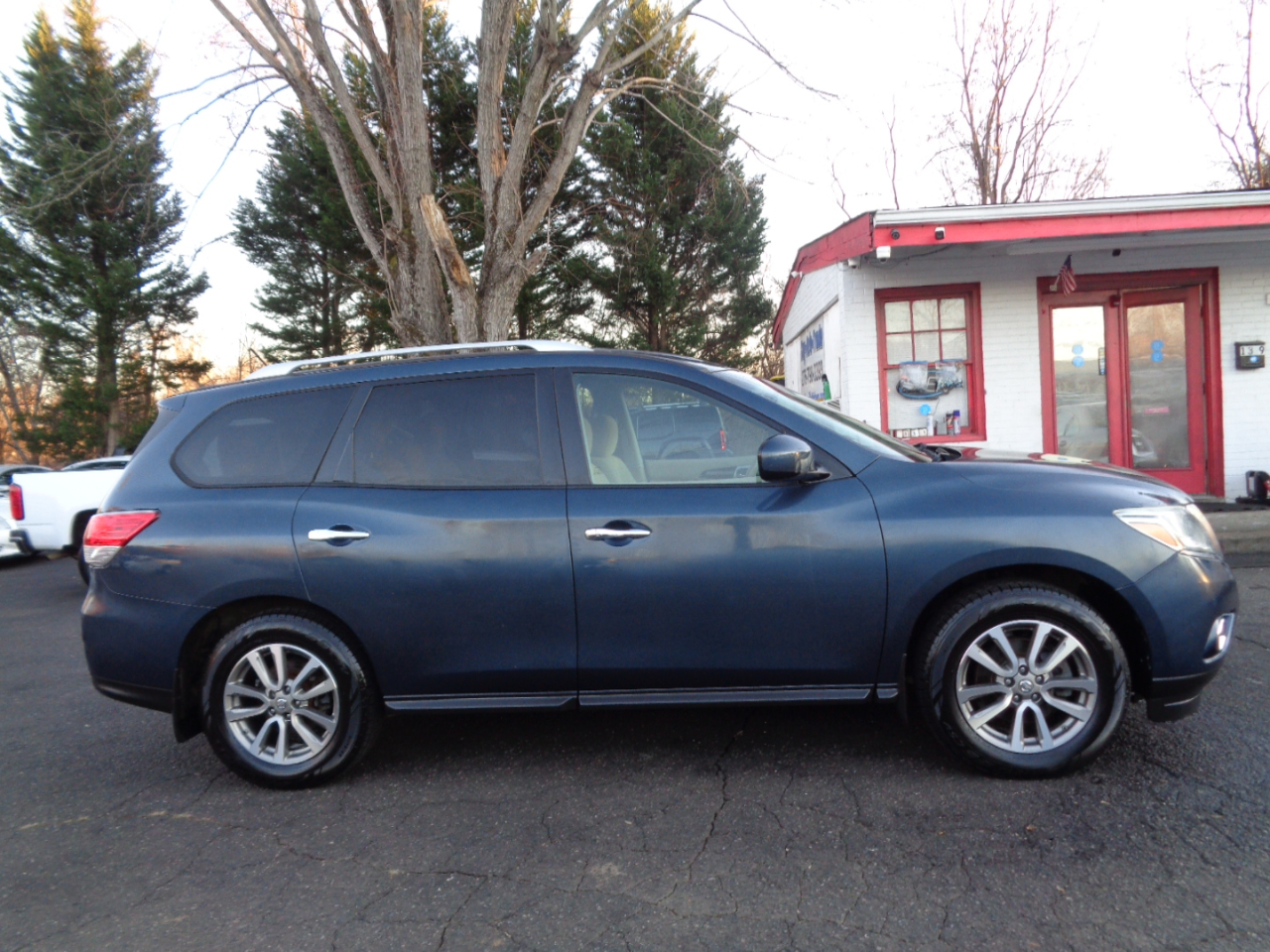 Nissan Pathfinder SV 2015