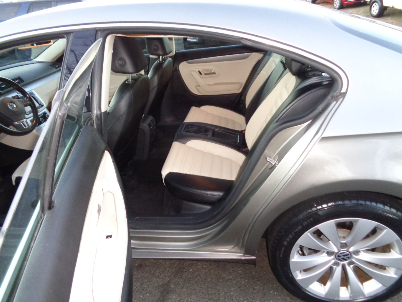 Volkswagen CC Sport PZEV 2011