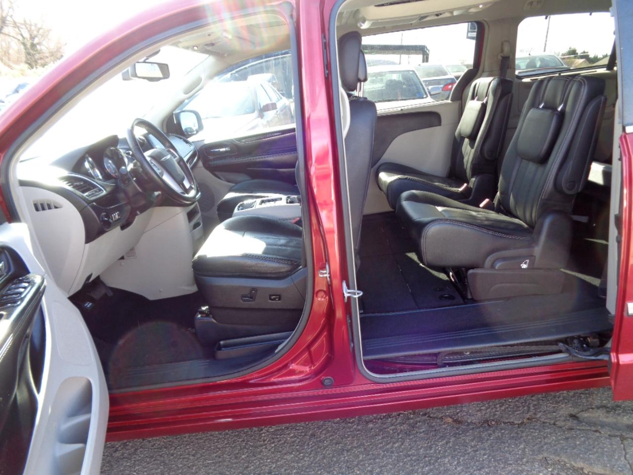 Chrysler Town & Country Touring-L 2016