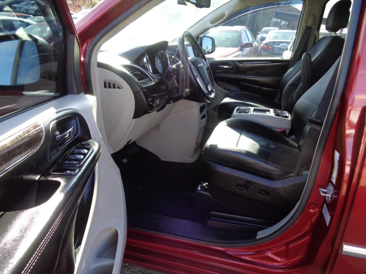 Chrysler Town & Country Touring-L 2016