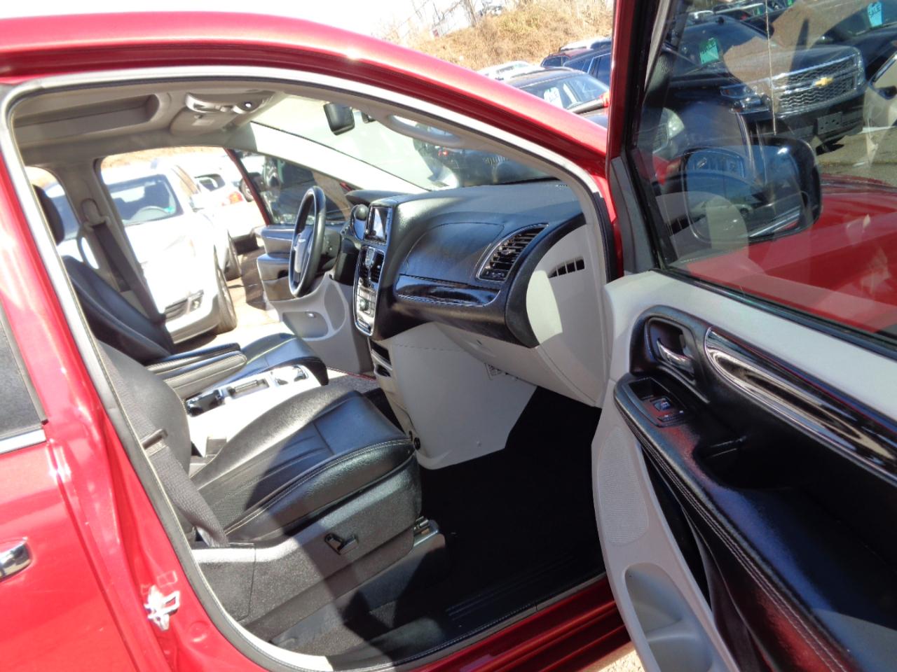 Chrysler Town & Country Touring-L 2016